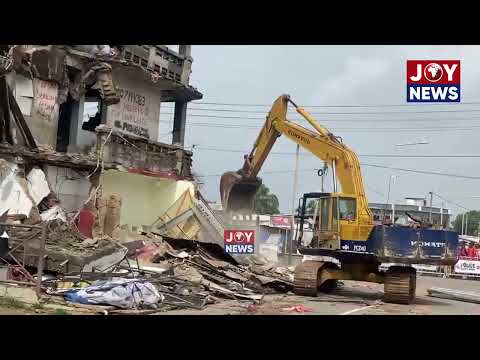 Demolition starts on partially collapsed building at Osu