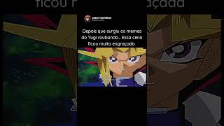 Depois que surgiu os memes do Yugi roubando essa cena ficou muito engraçada