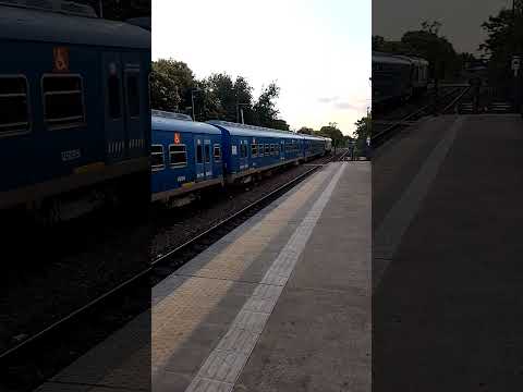 B964 sale de Bella Vista sentido a Pilar (FCGSM 13-12-2025) #railtrack #railway #railfan #travel