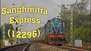 preview picture of video '12296 Danapur-KSR Bengaluru city Sanghmitra Express'