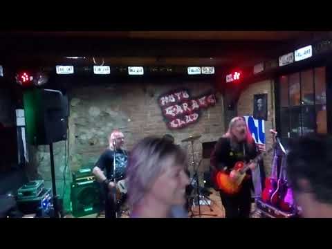 Stará škola - 01 Mezi náma není šprajc - Moto Garage Live