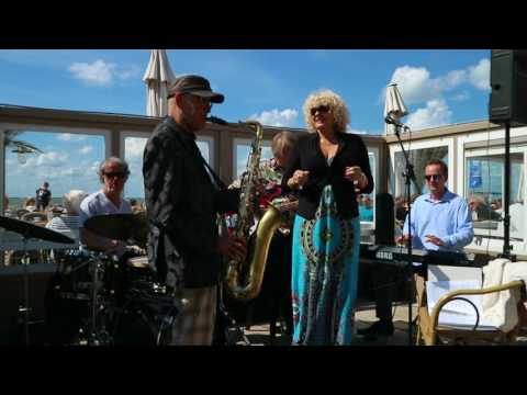 Martijn Schok Boogiewoogie en Blues band bij Beach Club Tien in Zandvoort