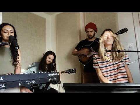 Hannah Stone - It's Raining - Live (featuring Junaco)