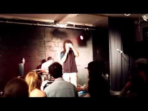 Akala - Find No Enemy Live (Fruit, Hull)