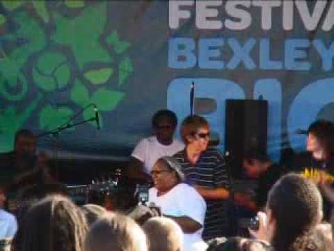 Jocelyn Brown performs with BeXfactor Finalists