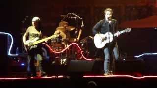 Hunter Hayes performing Everybody&#39;s Got Somebody But Me live