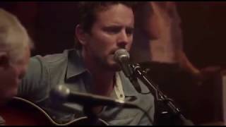 Charles Esten (Deacon Claybourne) Sings &quot;Back Home&quot; - Nashville