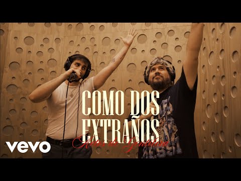 FLORIAN - COMO DOS EXTRAÑOS (Official Video) ft. Santiago Motorizado