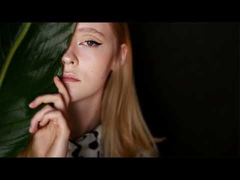 "Ană chică galbenă" - Nicoleta Voica