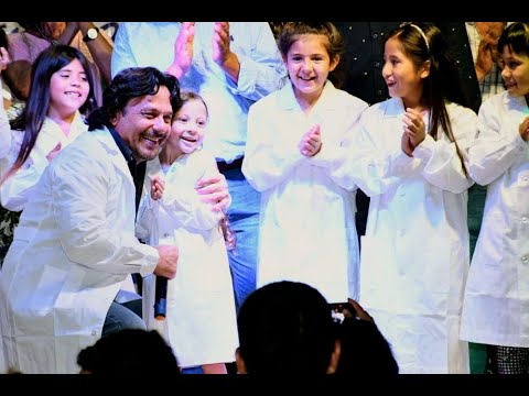 Sáenz en entrega de kits escolares