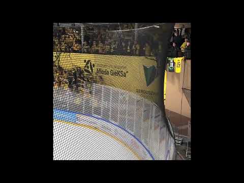 Doping kibiców GKS Katowice podczas meczu finałowego Polskiej Hokej Ligi