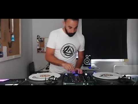 Performing Native Instruments Traktor Kontrol Z2 and Traktor Pro 3 (cambios bpm vol 2)