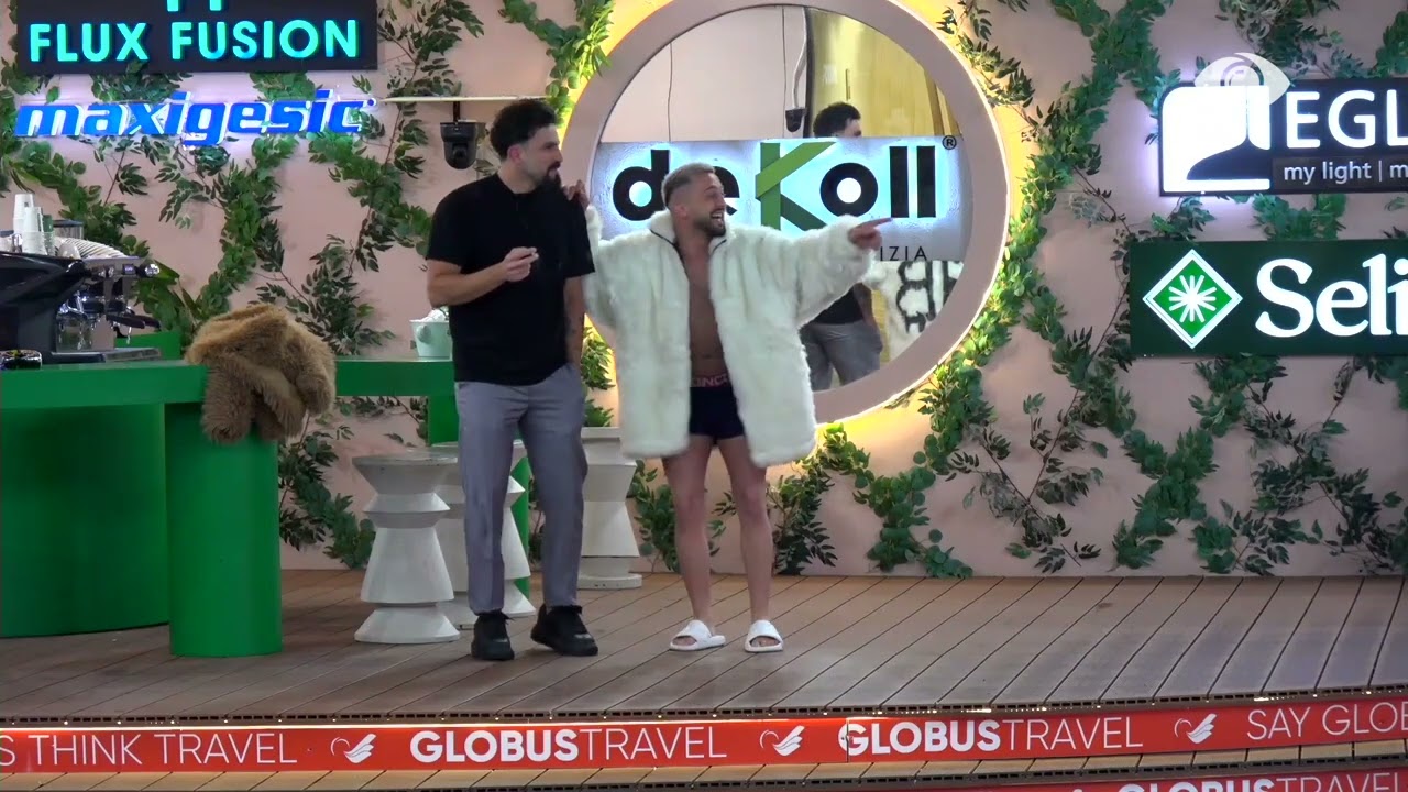 Laerti qëndron vetëm në oborr, Gjesti i kushton një këngë nga larg