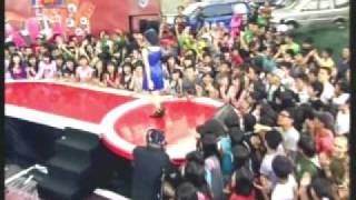 Download lagu Cuplikan T2 di Derings dengan hits 'Malu Malu Dong' (Courtessy TransTV) mp3