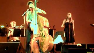 Esperanza Spalding performs What a Friend - Paris 06/04/11