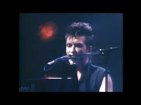 Video thumbnail for Shout! [Live in Hamburg, Alsterdorfer Sporthalle, Germany - 1984/12/09]