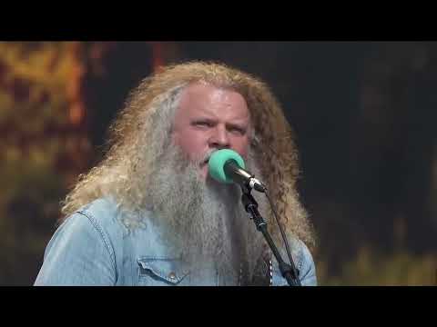 Jamey Johnson performing Lead Me Home