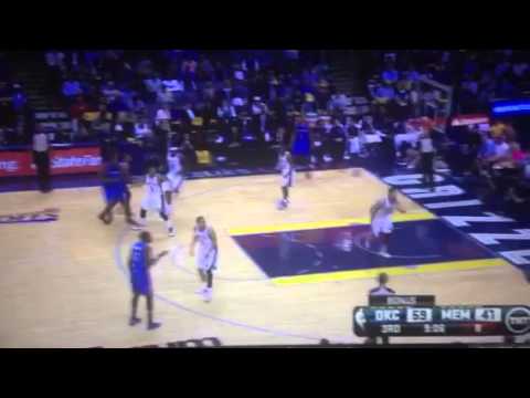 Serge Ibaka drive and score