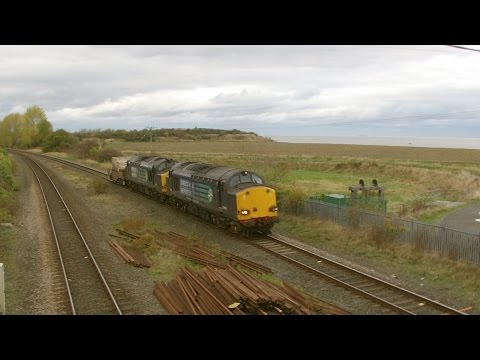 Bagillt Station 30.10.2014 - DRS 37607 & 37611 on Flask train - Holywell Flint