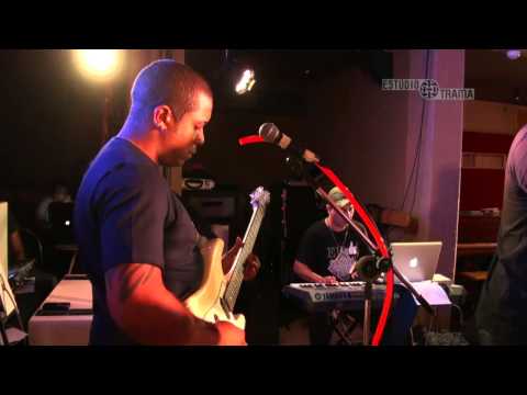 Sampa Crew e Débora Moreira - "Distância"