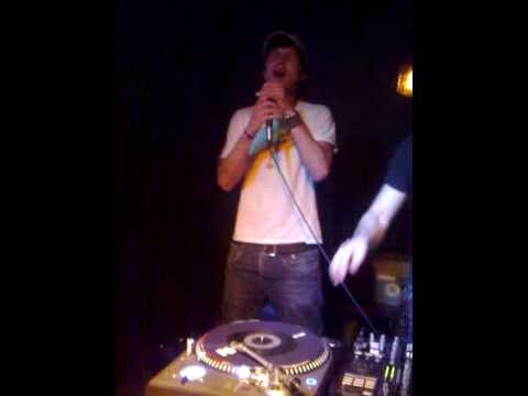 Ramon Mirabet backed by Dance Crasher Sound @ la Resi part 1 - See Dem a Come riddim (Feb. 2010)