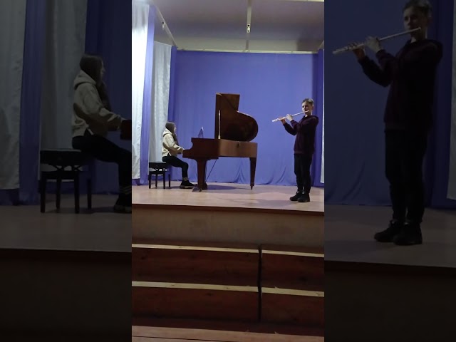 Фото Навчаю гри на фортепіано, флейті, сопілки, сольфеджо та вокалу