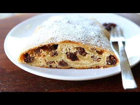 Ricotta strudel with raisins recipe