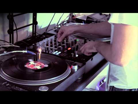 DJ Gammer - Random Freestyle with Traktor 'Soft Sync'