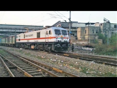 (12030) Swarna Jayanti Shatabdi Express (Amritsar - New Delhi) Arriving At Ludhiana Junction.! Video