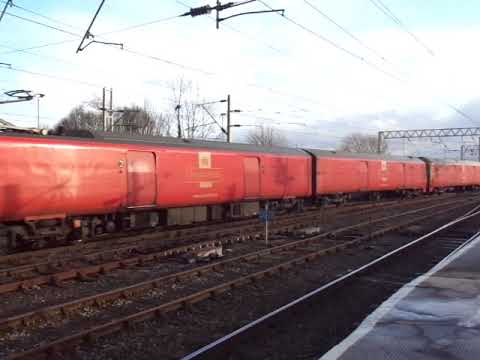 The x3 Class 325 ‘ROYAL MAIL TRAIN’ (EMU) was passed through at Carlisle Citadel Station. [V8]