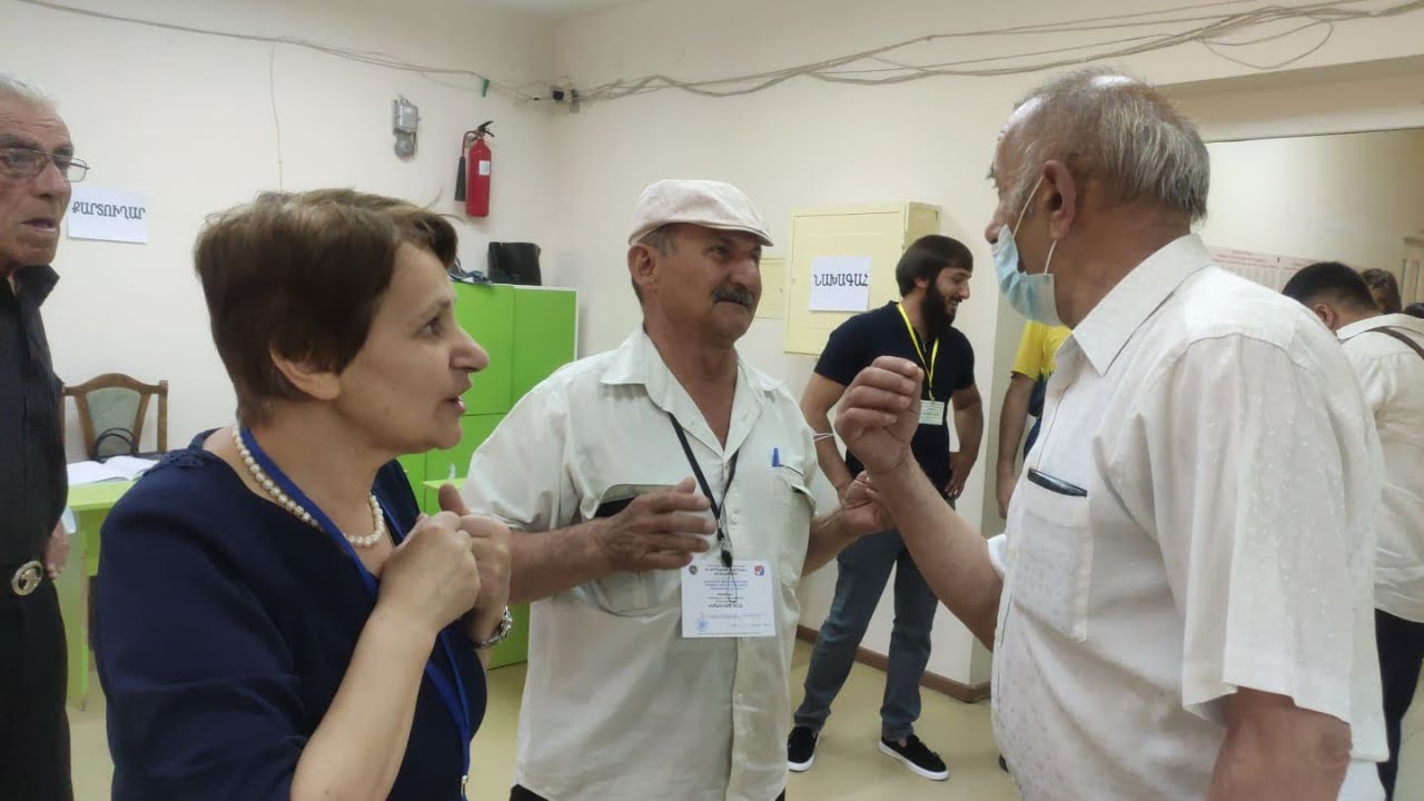 Միջադեպ Չարենցավանի 27/22 տեղամասում. քաղաքացին ջնջեց ցուցակից որդու և հարսի անունները