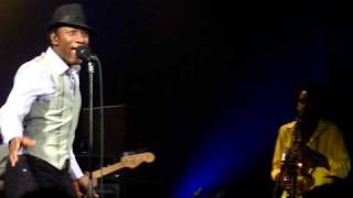 Aloe Blacc &quot;Hey Brother&quot; @ Trianon