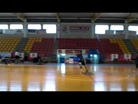 Triple de Verónica Alonso desde el medio del campo