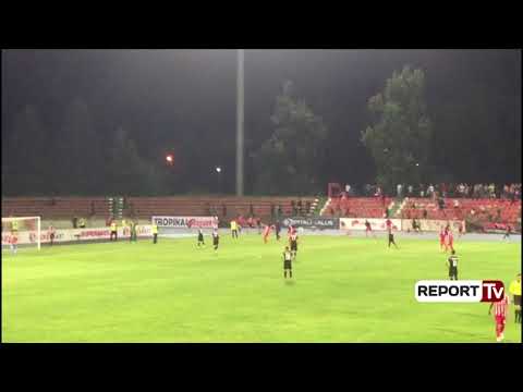 Report Tv- Përleshje dhe gurë në stadiumin e Korçës(Video)
