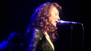 Melissa Auf der Maur - "Isis Speaks" live (HD)