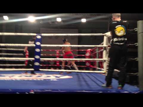 Karim 'the smiley' maakt gehakt van zijn tegenstander @ 10 november 2012