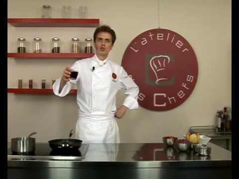 Recette de fraises au jus de porto et billes de melon