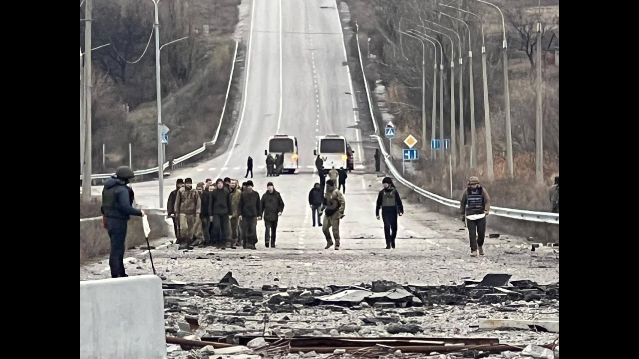 “Estou tão FELIZ, MÃE” – 50 prisioneiros de guerra russos foram devolvidos do cativeiro pela Ucrânia, diz Moscou