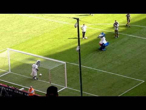 Dino Hermann gegen Jünter - Elfmeterschiessen - Telekom Cup 2014 in Hamburg - 27.07.2014