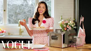 Download lagu Olivia Rodrigo Makes Chicken Lumpia | Now Serving | Vogue mp3