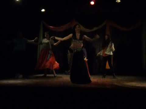 Giuliana Ibañez interactuando con el publico tema ``Simarik´´de Tarkan