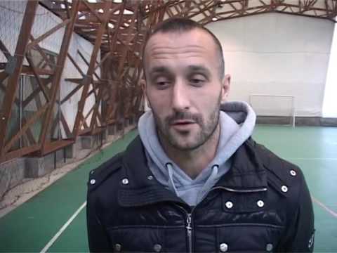 Fudbaler Zvezde Predrag Sikimić delio paketiće deci u FK "Kolonija"