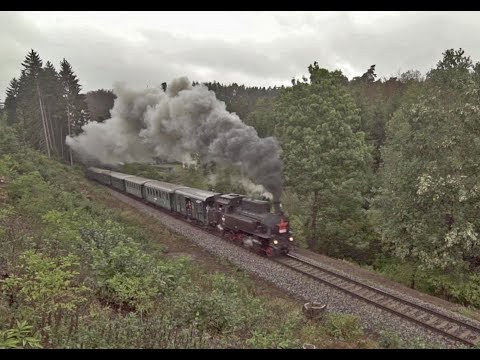 Parní lokomotiva Velký Bejček 423.041 na Posázavském Pacifiku ve stoupání do Pecerad