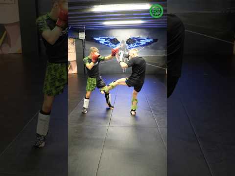 Muay Thai Tricks – Switch Hitting to Head Kick with Paul Karpowicz