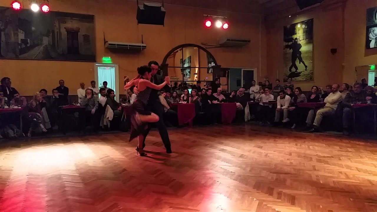 Pocas Palabras - Jonathan Saavedra y Clarisa Aragón en Soho Tango