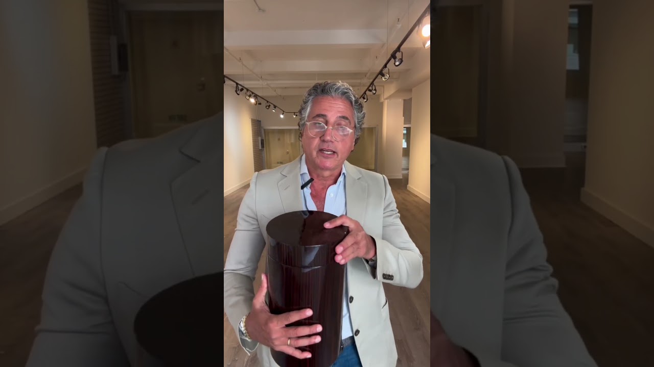 The Zebrano Candle: Natural Beauty and Refined Craftsmanship