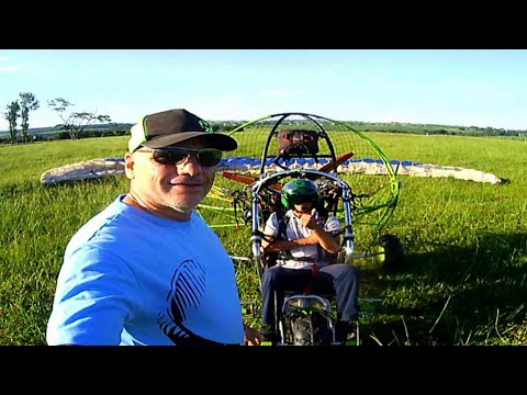 Paulo voando de Paratrike.