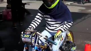 preview picture of video 'Cewek Hijab Naik Mio 200 cc'