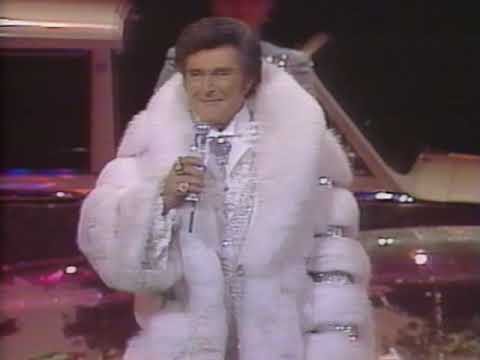 Σόου του περίφημου διασκεδαστή [[#Valentino Liberace [Βαλεντίνο Λιμπεράτσε]#]] στο Hilton του Las Vegas, (1980). 