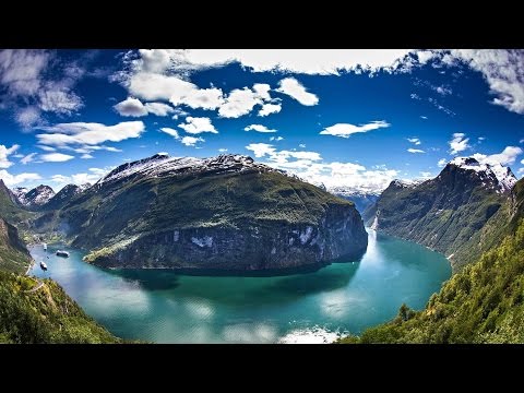 Norwegian Patriotic Song: "Norge i Rødt, Hvitt og Blått" (Norway In Red, White and Blue)